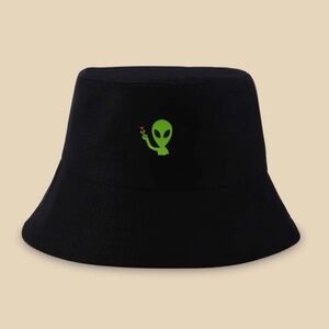 🎃6/$15 New! Alien Love Heart Bucket Hat

❗️ LAST ONE ❗️